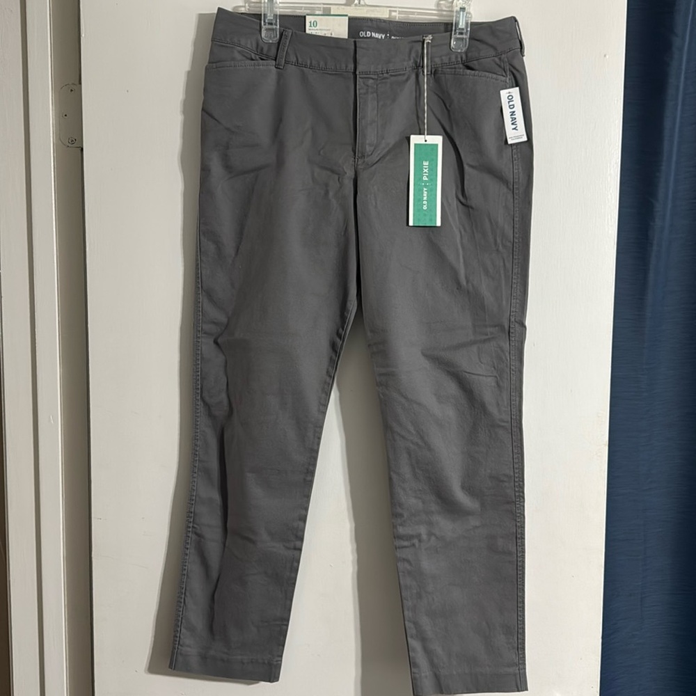 Old Navy ankle length pixie chinos